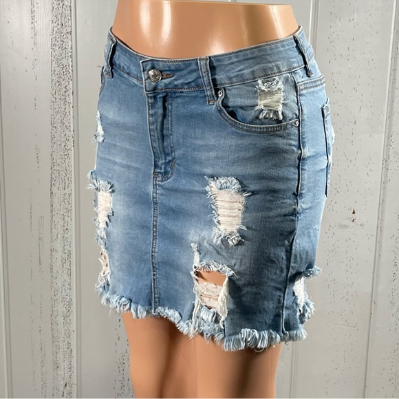 * Forever 21 Women's  Distressed Ripped Denim Mini Skirt Sz 30 - Picture 12 of 17